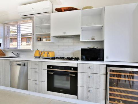 Arklow I Pet Friendly With Ocean Views - Taree Accommodation 2