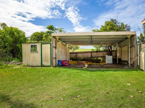 Arklow I Pet Friendly With Ocean Views - Taree Accommodation 5