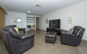 1 Bright Point Apartment 5501 - Taree Accommodation 6