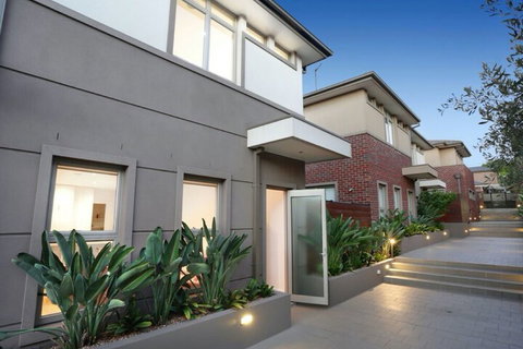 Kew Luxurious Townhouse - Taree Accommodation 1