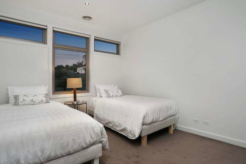 Kew Luxurious Townhouse - Taree Accommodation 3