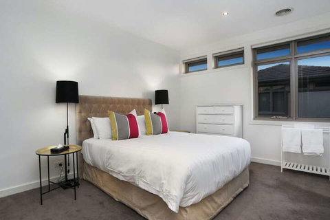 Kew Luxurious Townhouse - Taree Accommodation 5