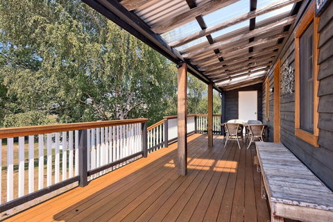 Crackenback Cottage 1884 - Taree Accommodation 5