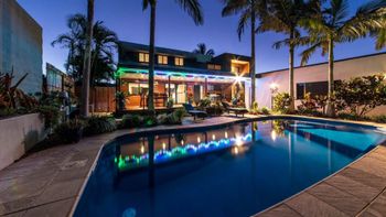 Shute Thru - Taree Accommodation 0