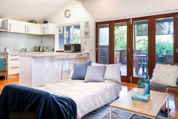 Modern 3 Bedroom Treehouse - Taree Accommodation 2
