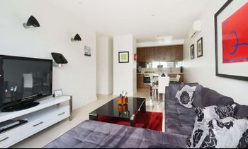 Smart Modern In St. Kilda - Taree Accommodation 0