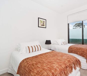 Smart Modern In St. Kilda - Taree Accommodation 4