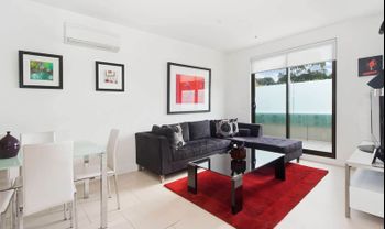 Smart Modern In St. Kilda - Taree Accommodation 1