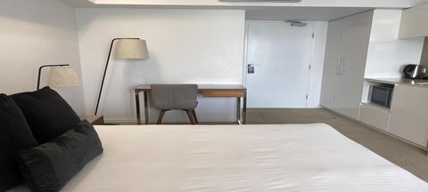 Airtrip Apartments On Carlyle St. Mackay - Taree Accommodation 2
