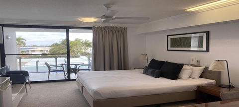 Airtrip Apartments On Carlyle St. Mackay - Taree Accommodation 6
