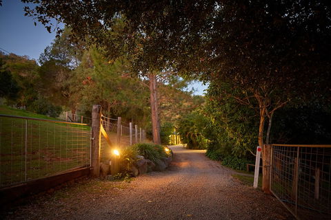 Dayboro Cottages & Llama Walks - Taree Accommodation 1