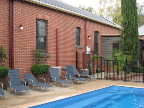 Finches Of Beechworth - Taree Accommodation 1