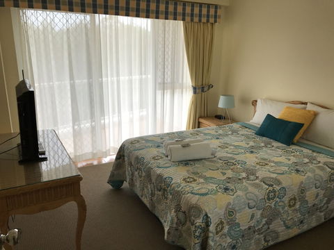 Fairways Golf & Beach Retreat - Taree Accommodation 6