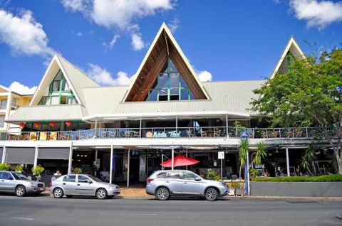 Airlie Waterfront Accommodation - Taree Accommodation 0