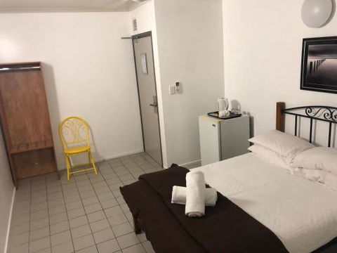 Airlie Waterfront Accommodation - Taree Accommodation 2