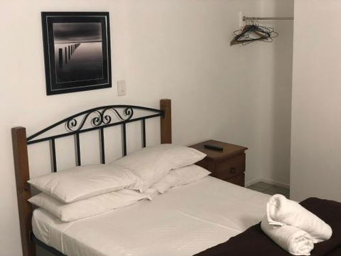 Airlie Waterfront Accommodation - Taree Accommodation 3