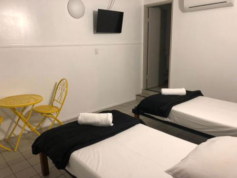 Airlie Waterfront Accommodation - Taree Accommodation 1
