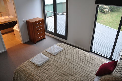 Apollo Bay Cottages - Taree Accommodation 5