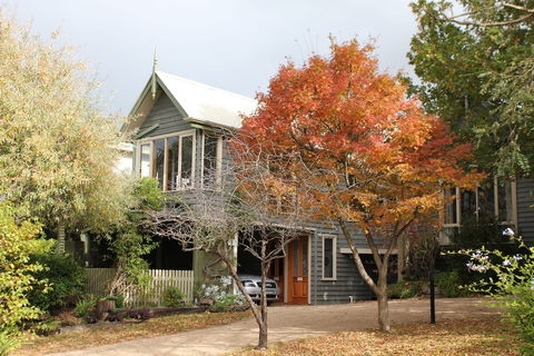 Oak Tree Lodge - Taree Accommodation 0