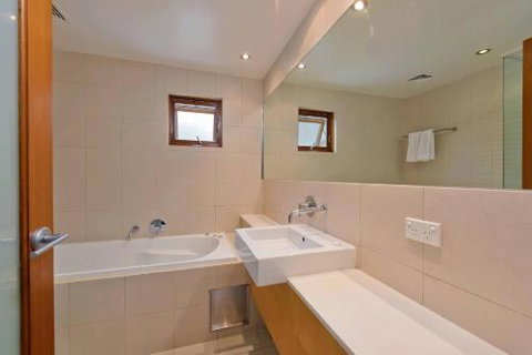 Snow Stream Apartments - Taree Accommodation 1