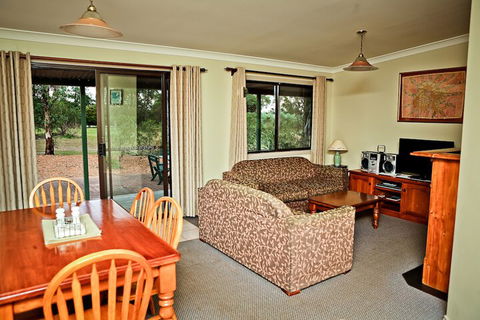 Twin Trees Country Cottages - Taree Accommodation 6
