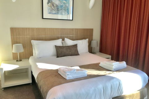 Adelaide DressCircle Apartments North Terrace - Taree Accommodation 7