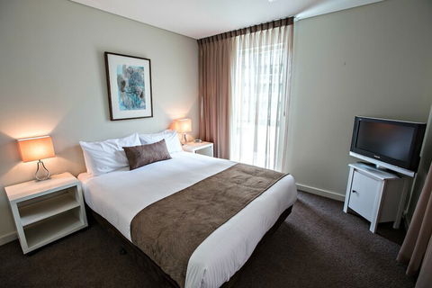 Adelaide DressCircle Apartments North Terrace - Taree Accommodation 4