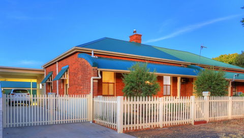 Endeavour Court Motor Inn - Taree Accommodation 6
