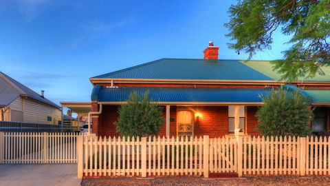 Endeavour Court Motor Inn - Taree Accommodation 3
