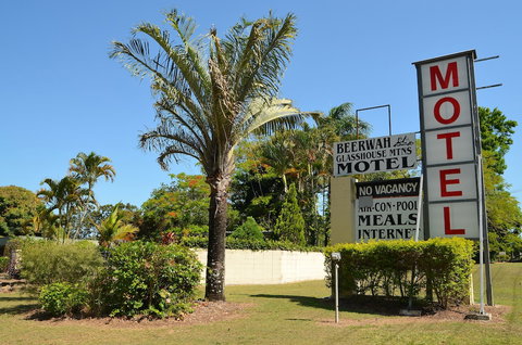 Beerwah Glasshouse Mountains Motel - Taree Accommodation 0