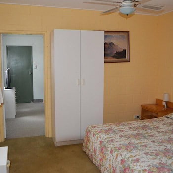 Beerwah Glasshouse Mountains Motel - Taree Accommodation 6