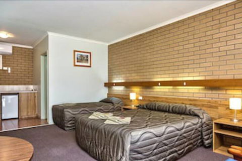 Holbrook Town Centre Motor Inn - Taree Accommodation 7