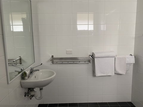 Bishop's Lodge Motor Inn - Taree Accommodation 2