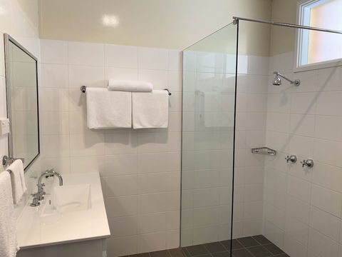 Bishop's Lodge Motor Inn - Taree Accommodation 6