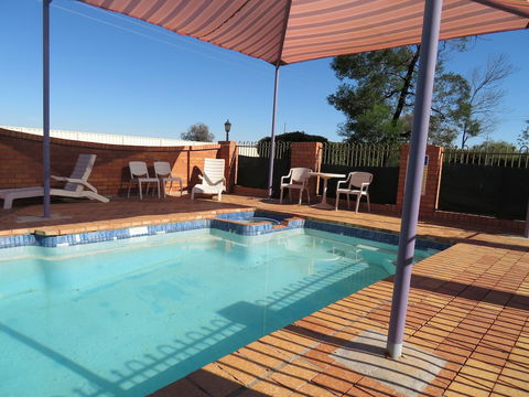 Bishop's Lodge Motor Inn - Taree Accommodation 0