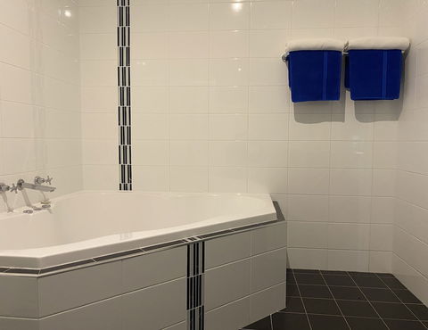 Bishop's Lodge Motor Inn - Taree Accommodation 3