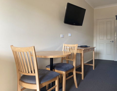 Bishop's Lodge Motor Inn - Taree Accommodation 4