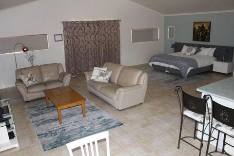 Granite Gardens Cottages & Lake Retreat - Taree Accommodation 5