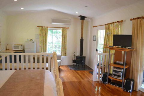 Granite Gardens Cottages & Lake Retreat - Taree Accommodation 3
