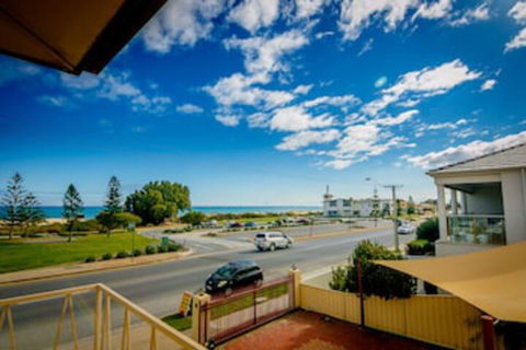 Esplanade Apartments At West Beach - Taree Accommodation 0