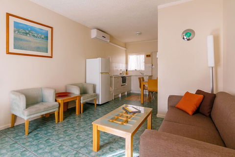 Esplanade Apartments At West Beach - Taree Accommodation 6