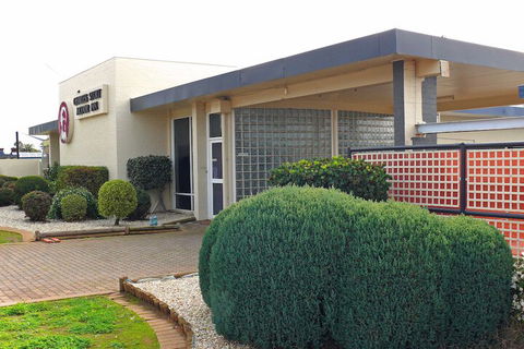 Charles Sturt Motor Inn West Wyalong - Taree Accommodation 5