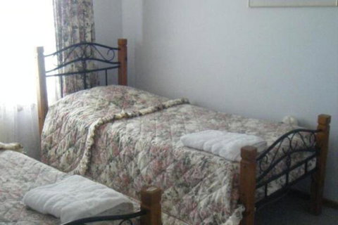 Catania Cottage & Farmhouse - Taree Accommodation 4