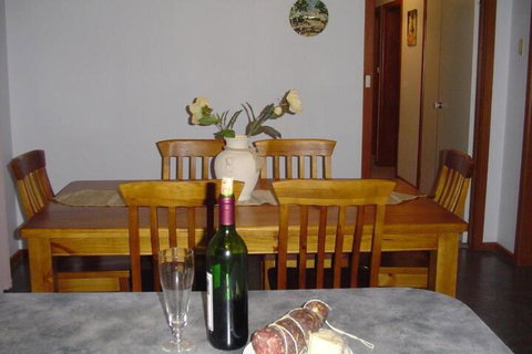 Catania Cottage & Farmhouse - Taree Accommodation 5