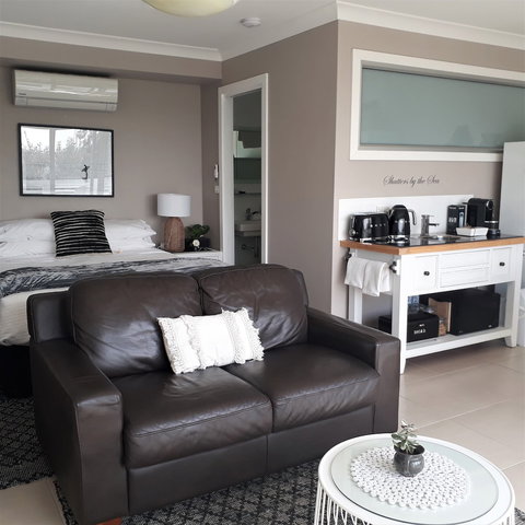 Shutters By The Sea - Taree Accommodation 1