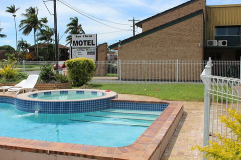 Sun Plaza Motel Mackay - Taree Accommodation 4