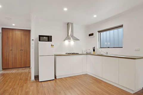 Adelaide Holiday Homes - Taree Accommodation 7