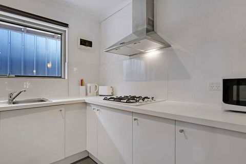 Adelaide Holiday Homes - Taree Accommodation 6