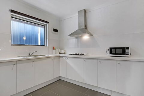 Adelaide Holiday Homes - Taree Accommodation 5
