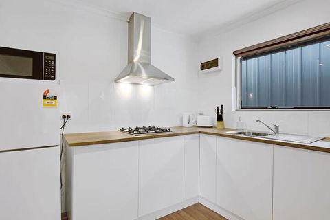 Adelaide Holiday Homes - Taree Accommodation 4